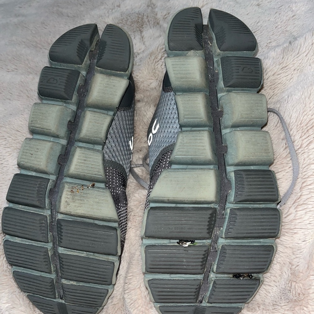 OnCloud size 7 1/2 Swiss army green